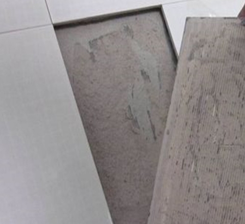 东营瓷砖空鼓维修公司分享瓷砖铺贴时如果打浆（即涂抹在瓷砖背面和基层上的砂浆或瓷砖胶）过少，会带来以下问题